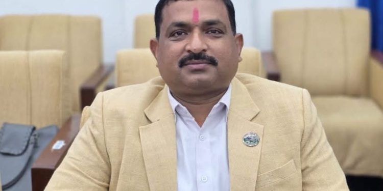 पूर्व मुख्यमन्त्रीको दाबेदार अब अर्थमन्त्रीः महेश यादवको राजनीतिक यात्रा