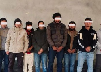 सेवाग्राहीलाई हैरानी दिने १३ बिचौलिया समातिए