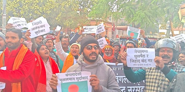 बंगलादेश घटनाविरुद्ध जनकपुरधाममा पुतला दहनसहित विरोध प्रदर्शन