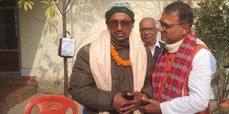सभामुख यादवद्वारा सहिद रमेश महतोको परिवारलाई सम्मान