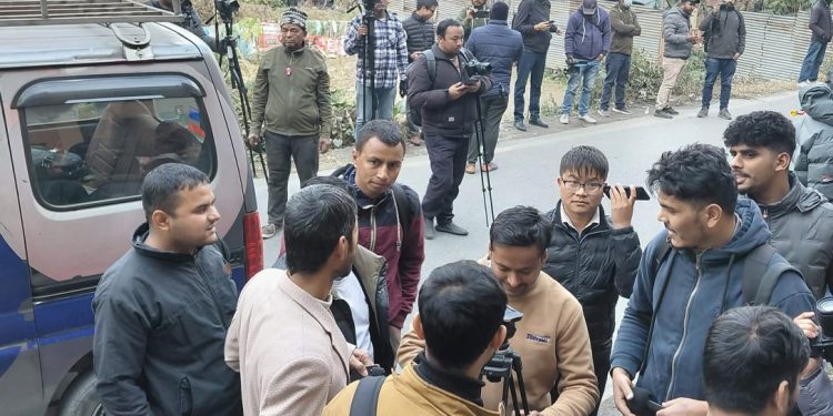 बालेन र रविबीच वार्ता चलिरहँदा सुदन गुरुङले भने : मिलेसम्म गेट खुल्दैन