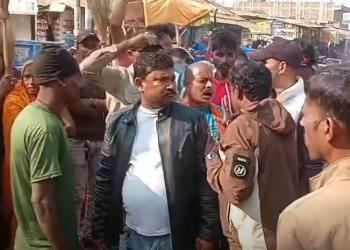 जलेश्वर नगरपालिका कार्यालय अगाडि सफाईकर्मीको प्रदर्शन