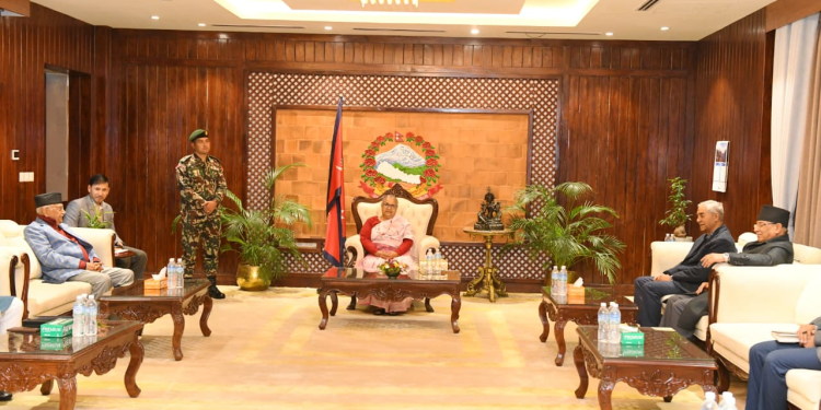 प्रधानमन्त्रीसँग ओली, देउवा र प्रचण्डको छलफल सुरु