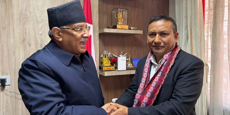 हर्क सम्पाङ पार्टीका डा. परियार नेपाली कम्युनिष्ट पार्टीमा प्रवेश