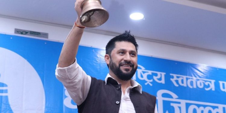 रिहापछि चितवनबाट राजनीतिक गतिविधिमा फर्किँदै रवि लामिछाने