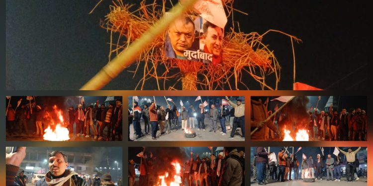 निधिमाथि दुव्र्यवहारको विरोधमा जनकपुरमा थापा र शर्माको पुत्ला दहन