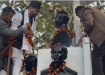शहीद पार्कमा बालेन, अमरेश सिंह र मन्त्री गुप्ताको संयुक्त माल्यार्पण
