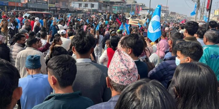 बालेन झापा-५ पुग्दा समर्थकको भीड, आज उम्मेदवारी दर्ता