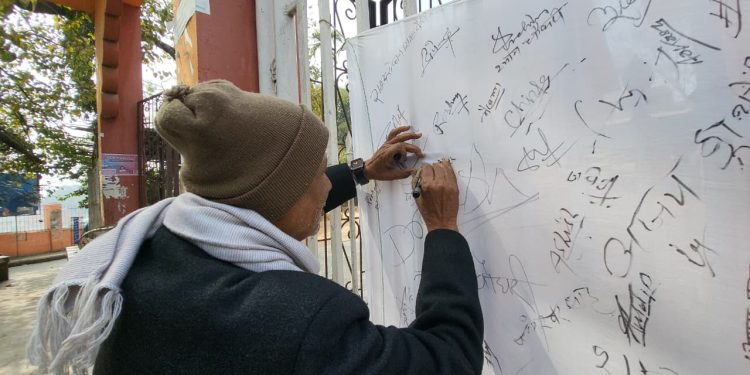 नागरिक अधिकारको सवाल उठाउँदै ध्रुब झाको हस्ताक्षर अभियान