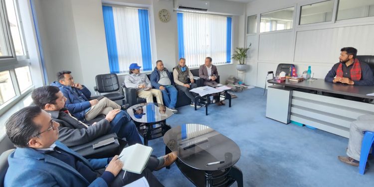 आफ्नो जिम्मेवारीमा फर्किएपछि पहिलो पटक लामिछाने सचिवालय बैठकमा