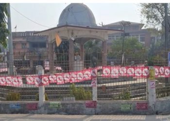 सार्वजनिक स्थलमा टाँगिएका चुनाव चिन्हका सामग्री हटाइयो