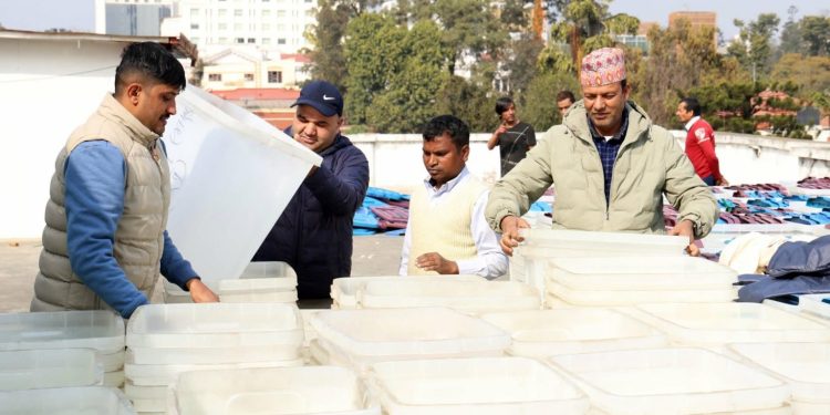 चुनावी सरगर्मी बढ्दै, मतपेटिका ढुवानी सुरु