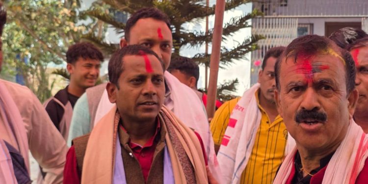 धनुषा-४ मा राष्ट्रिय मुक्ति पार्टीका उम्मेदवार नै कांग्रेसमा प्रवेश