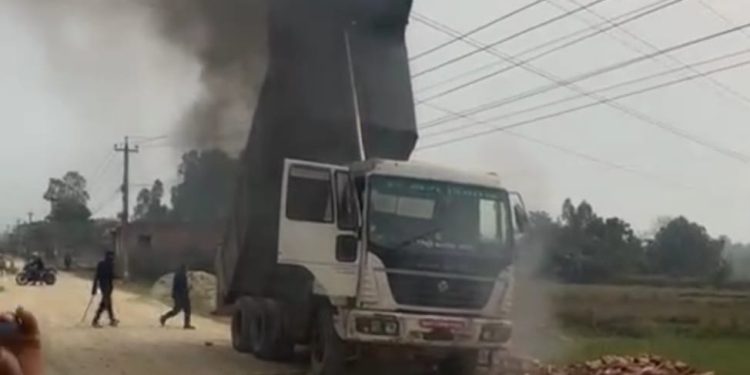 टिपर सफा गर्ने क्रममा करेन्ट लाग्दा चालकको मृत्यु