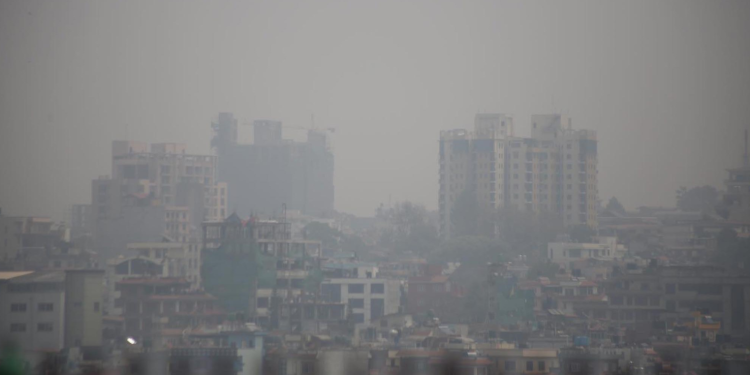 प्रदूषणको चपेटामा काठमाडौँ, बाहिर ननिस्कन सुझाव