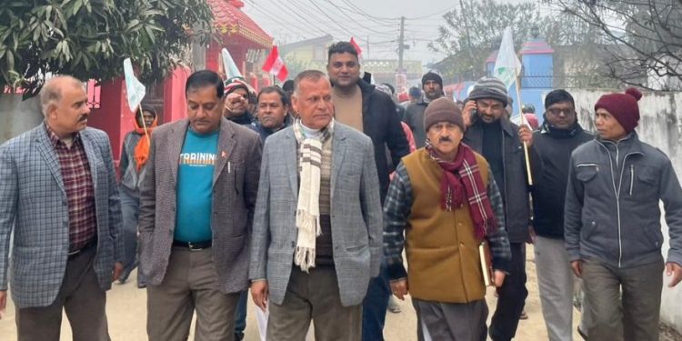 प्रतिनिधिसभा उम्मेदवार महेन्द्र यादवद्वारा लक्ष्मीनिया-७ मा घरदैलो