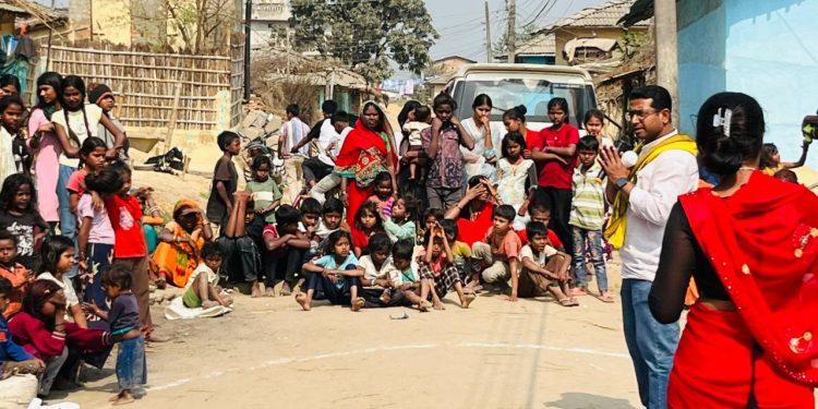 सभा होइन संवाद : डा. मण्डलको अभियानले पायो स्थानीय समर्थन