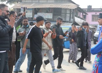 झापा-५ मा बालेनको घरदैलो, मतदाताको कुरा सुन्दै