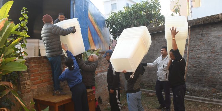 निर्वाचन आयोगद्वारा ७५ जिल्लामा सामग्री वितरण