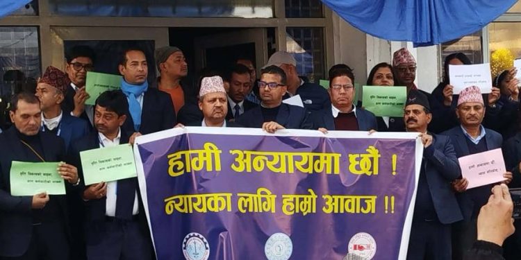 बढुवा र सेवा सुविधाको माग गर्दै टेलिकम कर्मचारीको प्रदर्शन