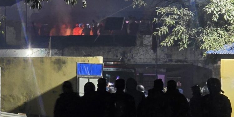 सर्च अपरेसनपछि सिरहा कारागारमा २० घन्टादेखि तनाव