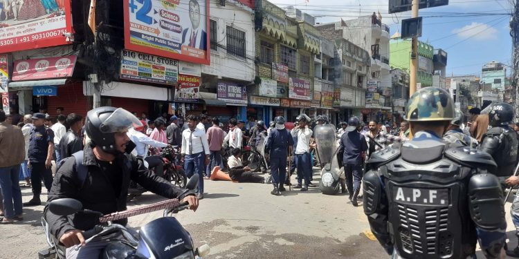 परीक्षा रोकिएको विरोधमा वीरगञ्जका विद्यार्थी सडकमा