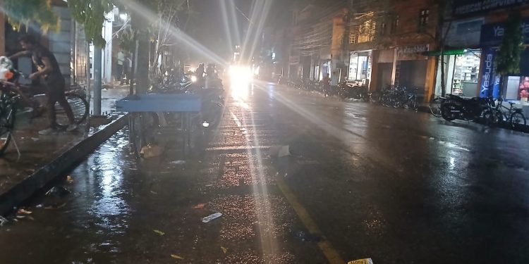 देशभर हावाहुरी र असिना, जनजीवन प्रभावित