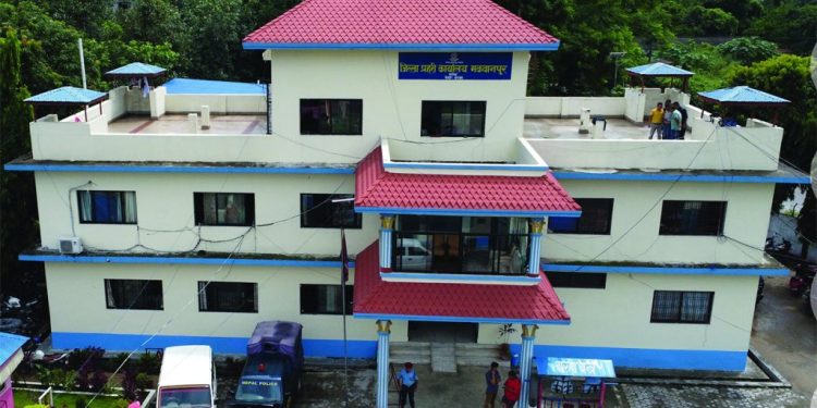 प्रहरीमाथि आक्रमण भएपछि चलाइएको गोलीबाट एकजना घाइते