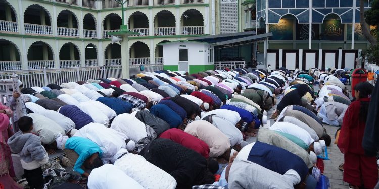 कास्मिरी मस्जिदमा ईद उल फित्रको रमाइलो माहोल फैलिए