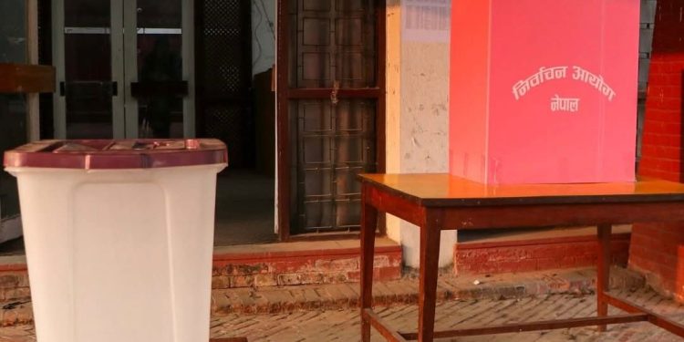 महोत्तरी : वडाध्यक्षमाथि आक्रमणपछि रोकिएको मतदान फेरि सुरु