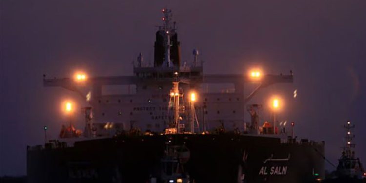रानको मिसाइल आक्रमणमा कुवेतको तेल ट्यांकर क्षतिग्रस्त