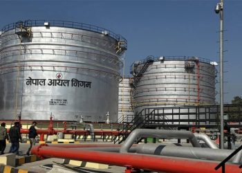 इन्धनको मूल्य फेरि बढ्यो, पेट्रोल १५ रुपैयाँ महँगो