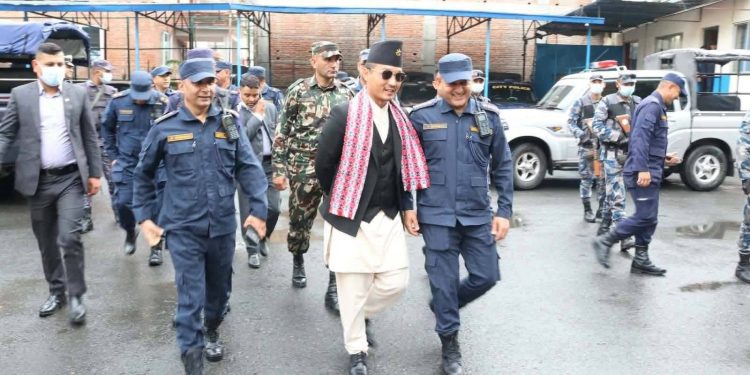 गृहमन्त्री गुरुङद्वारा प्रहरी कार्यालयहरूको आकस्मिक अनुगमन