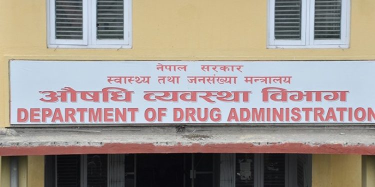 बिना दर्ता र म्याद नाघेका औषधि बिक्री गर्ने पसलमाथि कारबाही