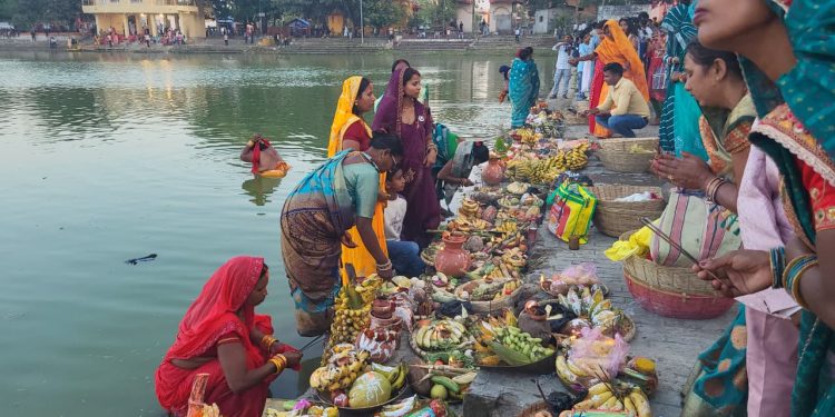 जलाशयमा भक्तजनको भीड, चैते छठ उल्लासमय
