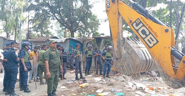 बालेन स्टाइलमा मन्त्री महतोको कदम, अवैध बजार हटाइँदै