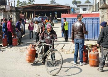 उपभोक्ता ठग्ने ग्यास उद्योगीमाथि कारबाहीको माग