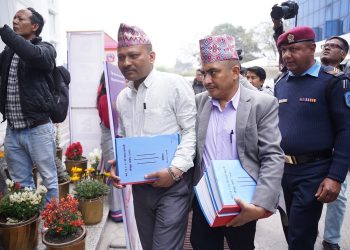 जेनजी आन्दोलन जाँचबुझ आयोगले प्रतिवेदन बुझाउदै प्रधानमन्त्री कार्यालयमा