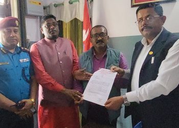 ओली मुद्दामा एमाले आक्रामक, देशभर ज्ञापनपत्र बुझायो