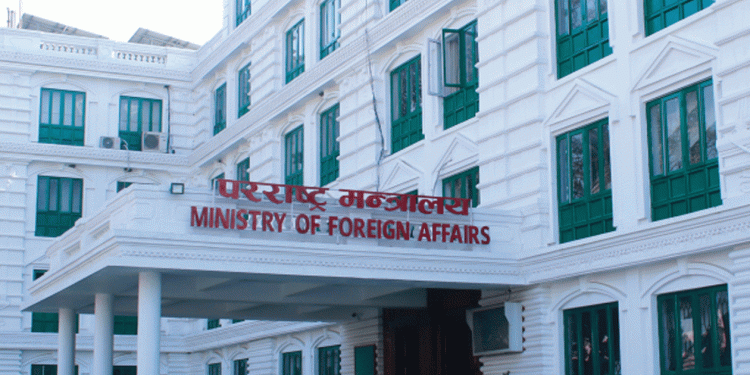 होर्मुजबाट एक जना नेपाली पक्राउ