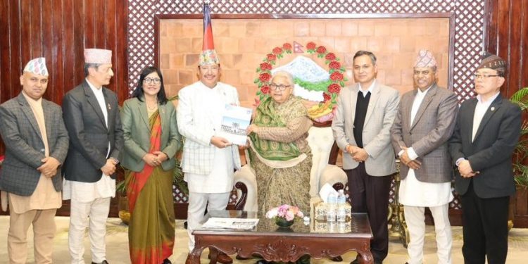 प्रधानमन्त्री कार्कीलाई निर्वाचन प्रतिवेदन हस्तान्तरण