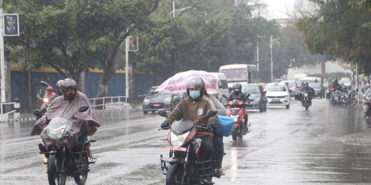 न्यूनचापीय प्रणालीका कारण देशभर वर्षा र हुरी