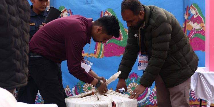 मतदान स्थलबाट मतपेटिकाहरू संकलन