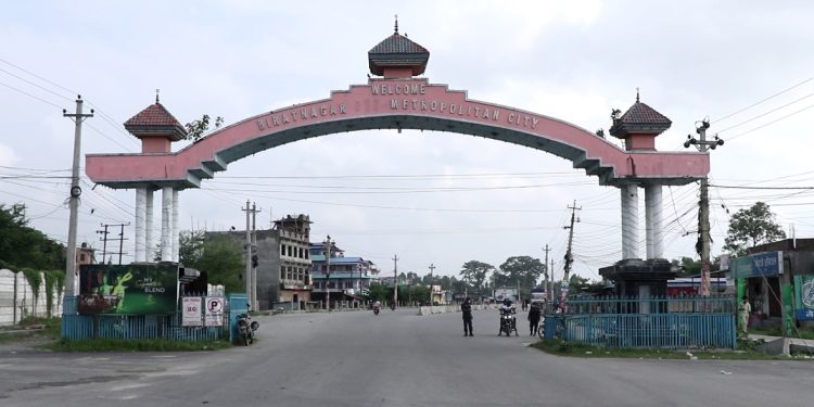 विराटनगर होटलबाट ६ विदेशी पक्राउ