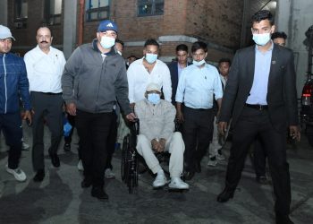 पत्थरीको अपरेशनपछि एमाले अध्यक्ष ओली डिस्चार्ज