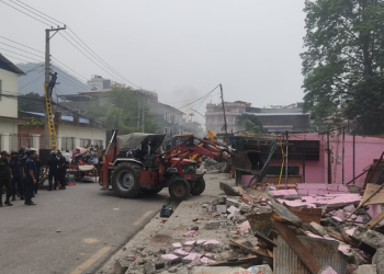 बुटवलमा अतिक्रमित सरकारी जग्गा खाली गर्न डोजर अभियान