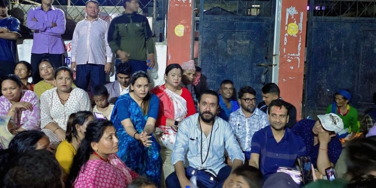 दलित युवकको मृत्युले तात्यो सिन्धुली, सांसदहरू धर्नामा