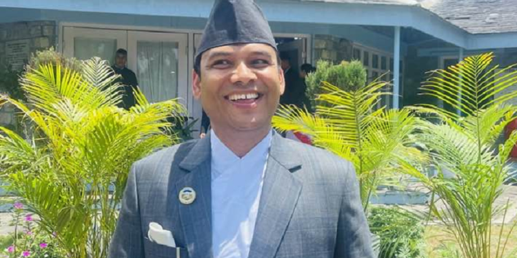 आकांक्षा अधुरै, कुँवरले छाडे प्रदेश सभा