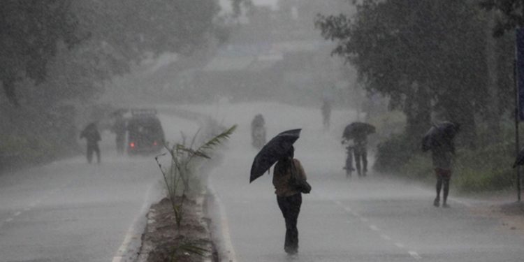 मौसम बिग्रियो, हावाहुरीसहित वर्षा जारी