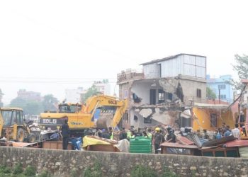 गैह्रीगाउँपछि मनोहरामा डोजर, बस्ती हटाउने काम तीव्र